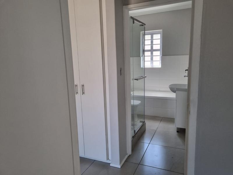 To Let 2 Bedroom Property for Rent in Oakglen Western Cape